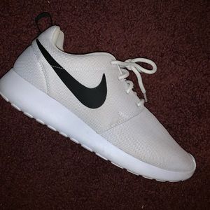 Women’s Nike Roshes